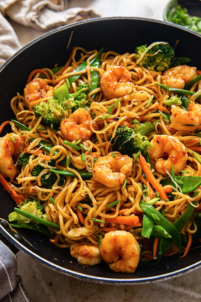 Easy & Delicious Shrimp Chow Mein: Perfect for Busy Weeknights